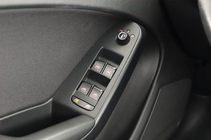 Audi A4 (2011) 2.0 TDI, Navi, Tempomat - fotka 14 z 16