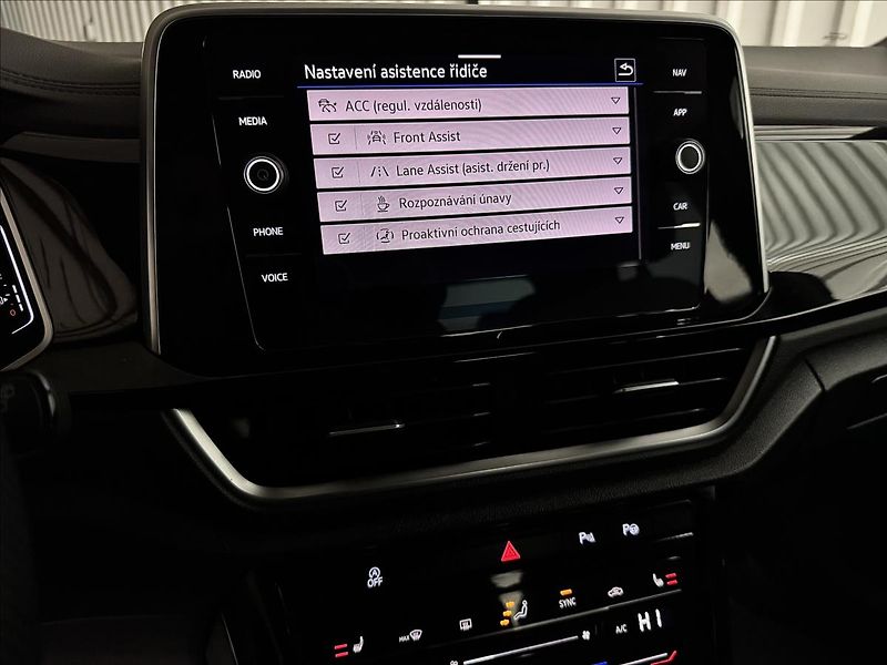 Volkswagen T-Roc R-LINE NEZ-TOP 2XALU TAŽNÉ DPH - fotka 24 z 42