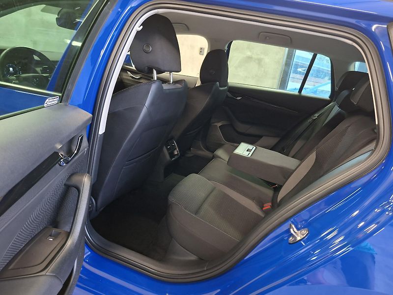 Škoda Octavia (2023) 2.0 TDI, VYHŘ.VOLANT, TAŽNÉ - fotka 13 z 24