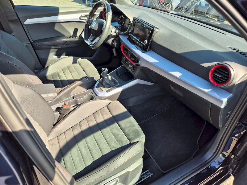 Seat Arona (2022) FR 1.0 TSI 81 kW 6°manuální - fotka 18 z 33
