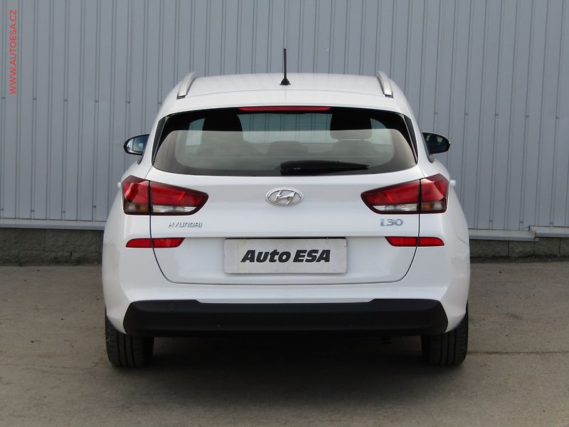 Hyundai i30 (2017) 1.6CRDi, ČR, servis.kniha, AC - fotka 5 z 19