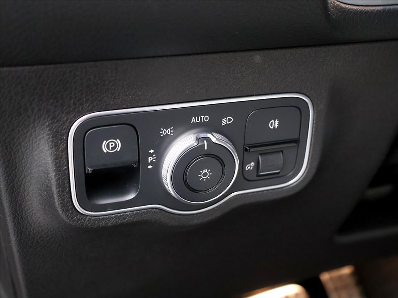 Mercedes-Benz GLB 2.0 200d 110kW AMG Line FULL L - fotka 16 z 35