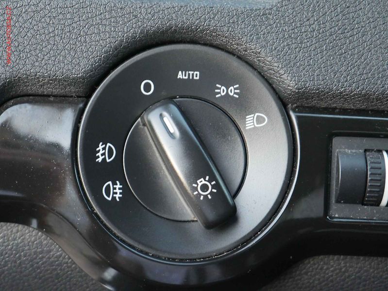 Škoda Octavia (2010) 2.0TDi 4x4, Navi, xenon - fotka 18 z 21