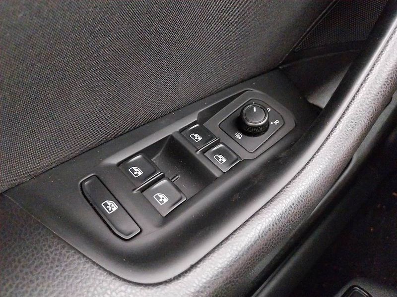 Volkswagen Passat (2019) 1.5 TSI, Tempomat - fotka 21 z 24