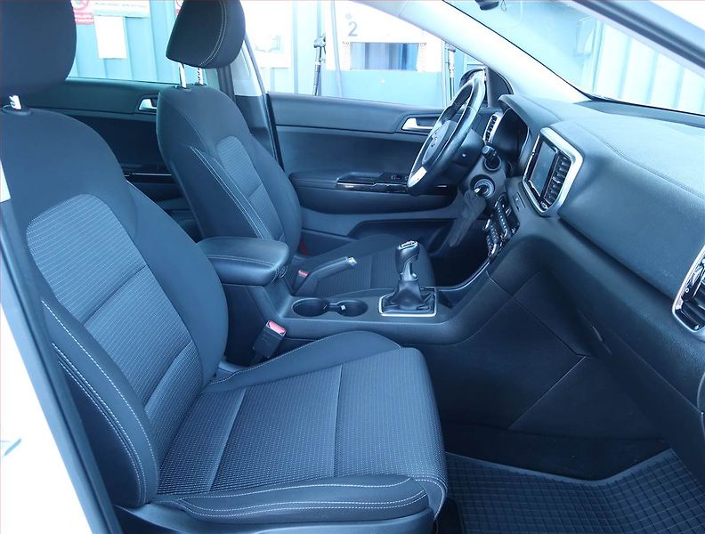 Kia Sportage (2019) 1.6 GDI, Serv.kniha, Navi - fotka 9 z 22