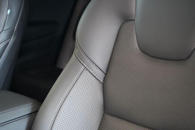 Volvo XC90 B5 PLUS Black Edition, 360° - fotka 20 z 48