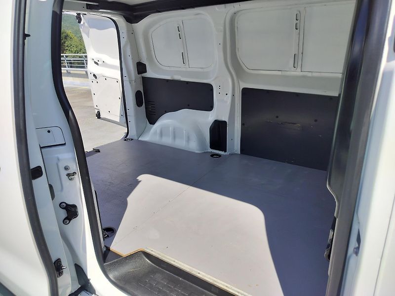 Toyota ProAce Electric L2 75kWh - fotka 24 z 28