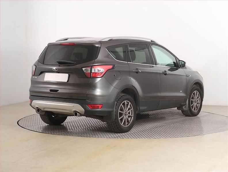 Ford Kuga (2017) Titanium 2.0 TDCi, 4X4, Kůže - fotka 5 z 19