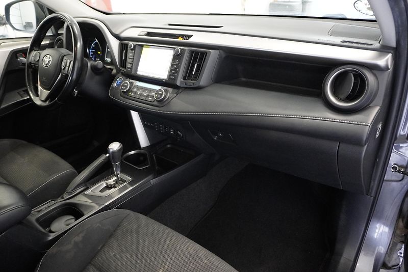 Toyota RAV4 2,5 HYBRID 4X2 AUT. - fotka 27 z 30