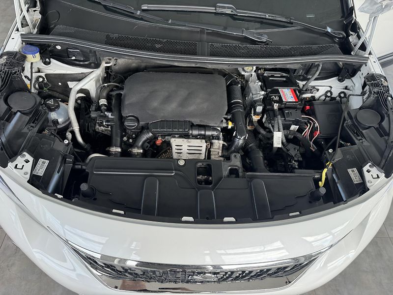 Peugeot 3008 (2018) 1,2I STT ALLURE NAVI KAMERA - fotka 23 z 33