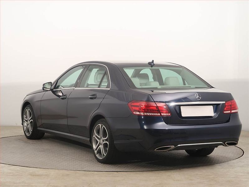 Mercedes-Benz Třídy E (2015) E 220 BlueTEC, Automat - fotka 4 z 14