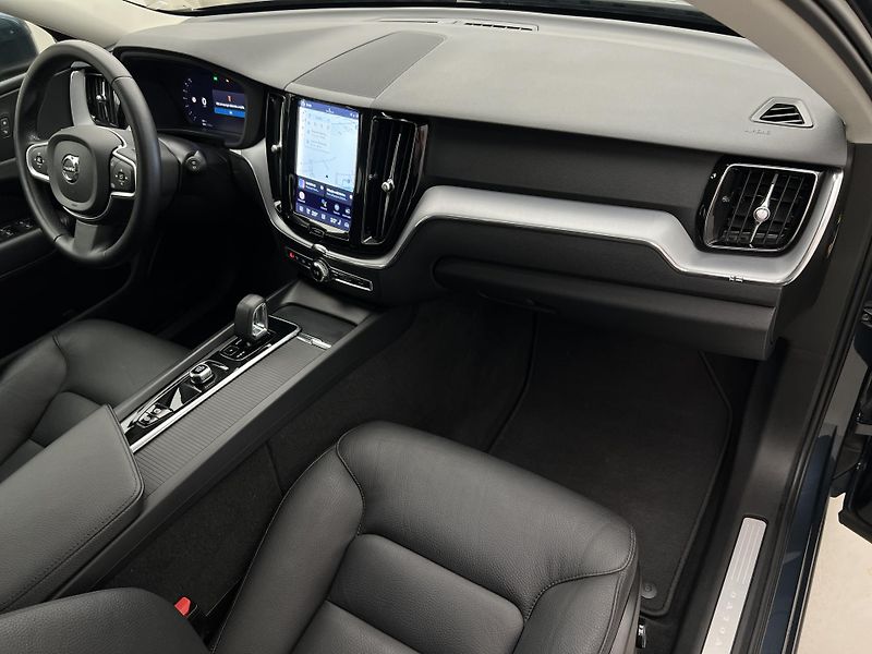 Volvo XC60 B4 AWD MOMENTUM PRO AUT - fotka 20 z 40