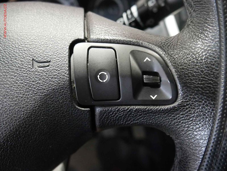 Kia Ceed (2012) 1.6i, ČR, AC - fotka 13 z 16