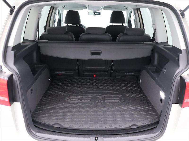 Volkswagen Touran 1,6 TDI 77kW DSG Comfortline C - fotka 10 z 32