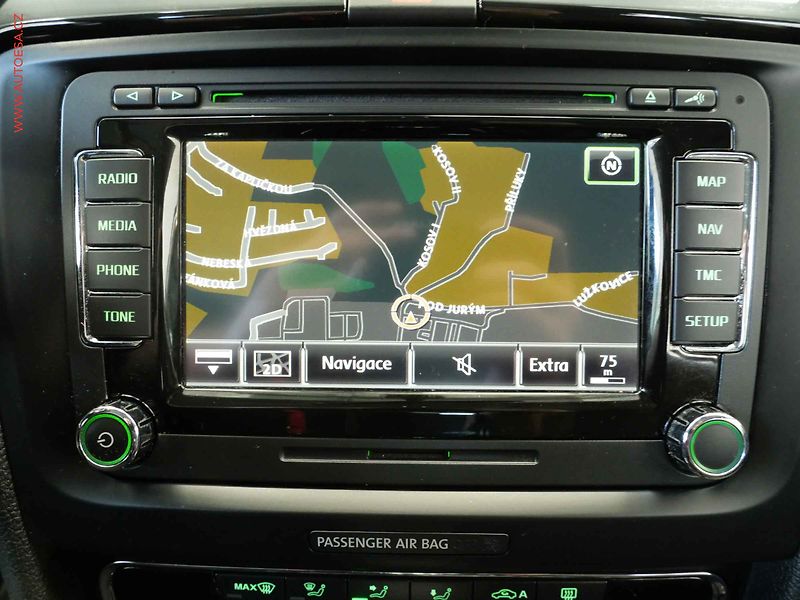 Škoda Superb (2015) 2.0 TDi 4x4, L&K, DSG, bixen - fotka 16 z 23