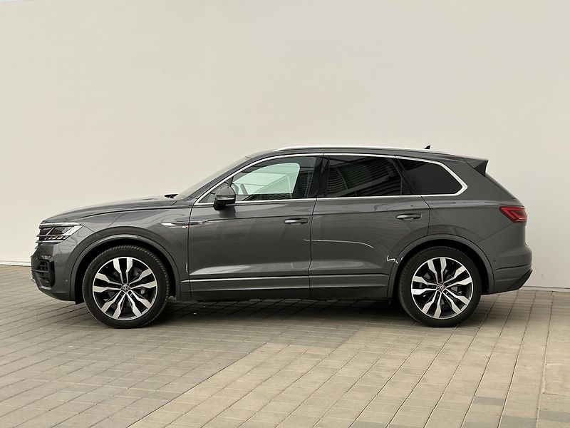 Volkswagen Touareg 3.0 TSI 4x4 R-Line - fotka 3 z 36