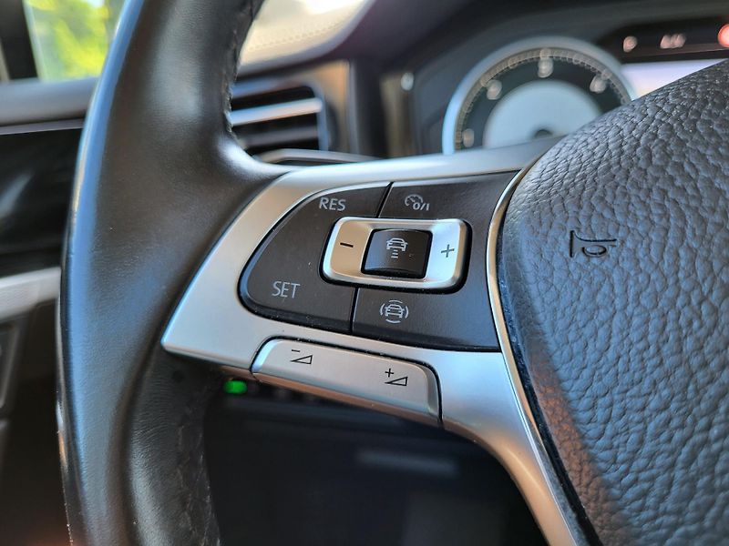 Volkswagen Touareg 3.0 V6 TDi DSG 4MOTION - fotka 19 z 46