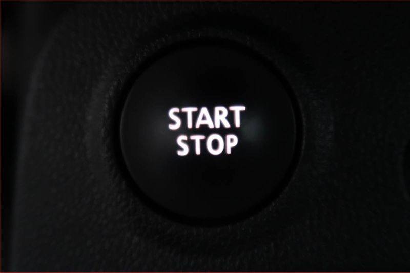 Renault Captur (2017) 1.2 TCe, Navi, Tempomat - fotka 19 z 19