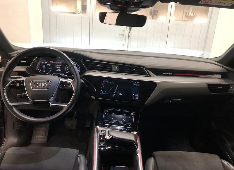 Audi Q8 e-tron 55 Sportback Q 360 Matrix Pano - fotka 7 z 12