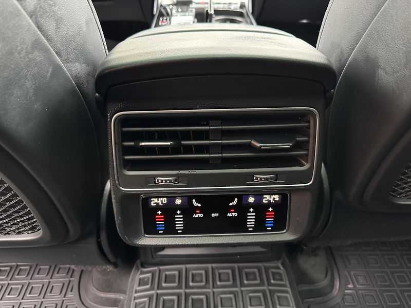 Audi Q8 50TDi-R23-NEZ.TOP-ČR-SERVIS - fotka 31 z 38