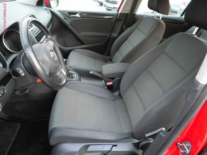 Volkswagen Golf (2012) 1.2 TSi, 2.maj,ČR - fotka 9 z 15