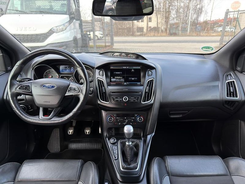 Ford Focus 2.0 ST 184 kW navi. xenony - fotka 8 z 23