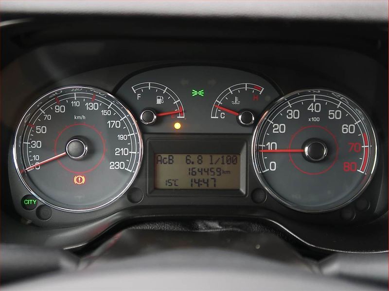 Fiat Punto (2009) 1.4, po STK, zamluveno - fotka 11 z 16