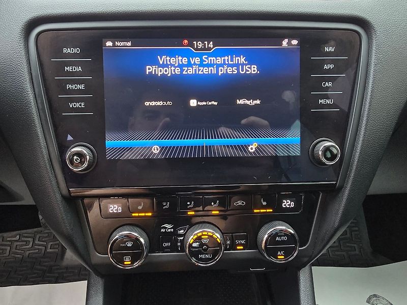 Škoda Octavia 2.0TSi 140kW DSG L&K 4x4 KŮŽE - fotka 25 z 38