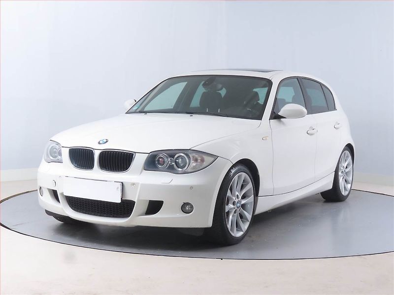 BMW Řada 1 (2009) M Paket 118d, Xenony, Tempomat - fotka 2 z 16