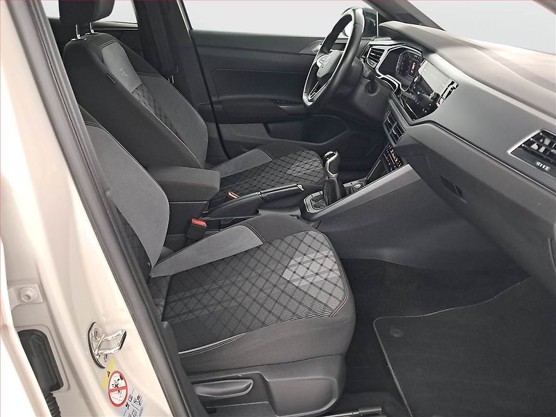 Volkswagen Taigo (2022) R-Line 1.0 TSI - fotka 9 z 17