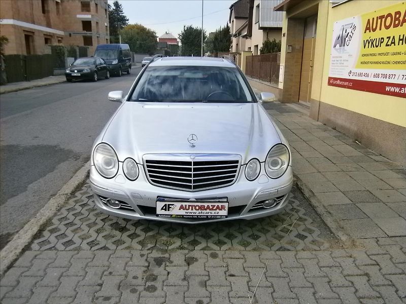 Mercedes-Benz Třídy E 3,0 CDI 320 4-MATIC 7 MÍST - fotka 2 z 15