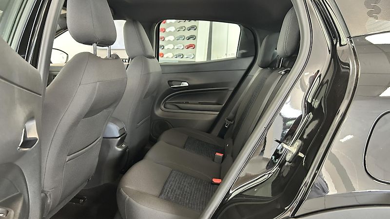 Alfa Romeo Junior 1.2T 145k Ibrida  - fotka 13 z 15