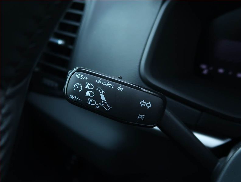Škoda Karoq (2024) Fresh 2.0 TDI - fotka 16 z 23