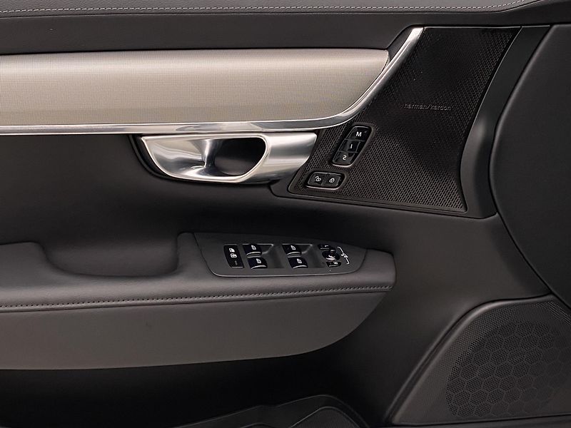 Volvo V90 T6 AWD RECHARGE DARK PLUS AUT - fotka 29 z 62