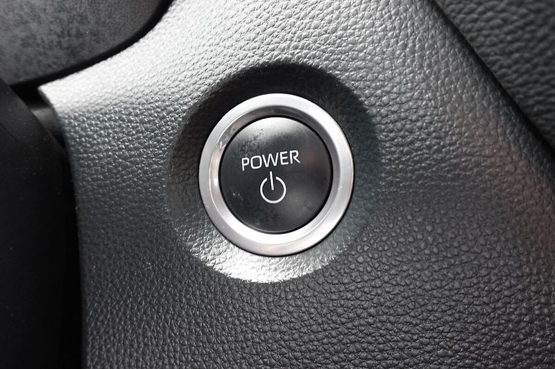 Toyota Corolla 2.0 hybrid e-CVT X6 Style - fotka 30 z 34