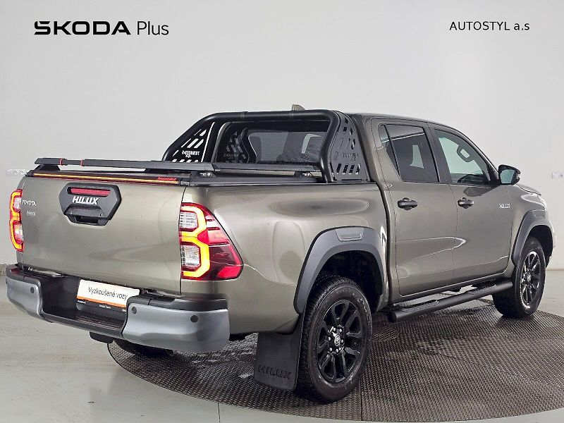 Toyota Hilux (2025) 2.8 D-4D 204k 6AT INVINCIBLE H - fotka 2 z 29