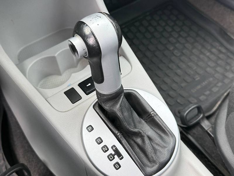 Škoda Roomster (2007) 1.6 16V 77 kW Ambiente - fotka 14 z 20