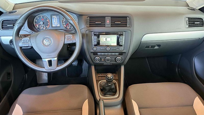 Volkswagen Jetta (2014) 1.4TSi*90kW*65tkm*NAVI*8xALU - fotka 8 z 9