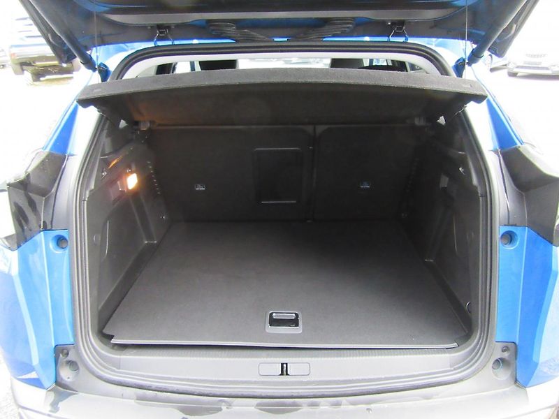 Peugeot 3008 (2021) ALLURE PG Hybrid 225k e-EAT8 - fotka 17 z 24