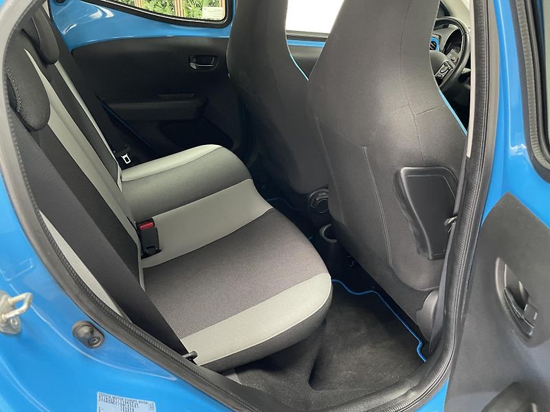 Toyota Aygo 1.0 i AUTOMAT REZERVACE  - fotka 16 z 27