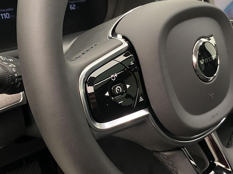 Volvo XC90 (2026) T8 AWD RECHARGE DARK ULTRA - fotka 27 z 75
