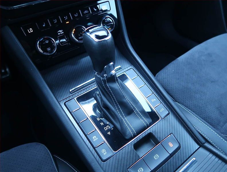 Škoda Superb (2022) Sportline 2.0 TDI - fotka 13 z 17