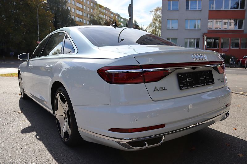 Audi A8 - fotka 17 z 68