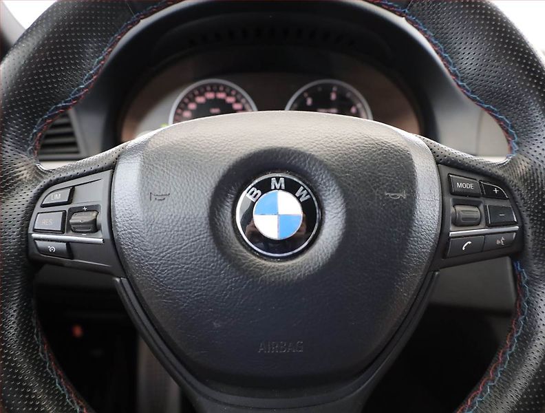 BMW Řada 5 (2010) 520d, Xenony, Tempomat - fotka 8 z 17