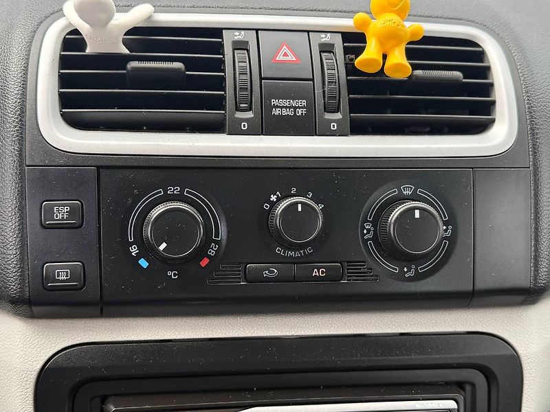 Škoda Roomster (2007) 1.6 16V 77 kW Ambiente - fotka 12 z 20