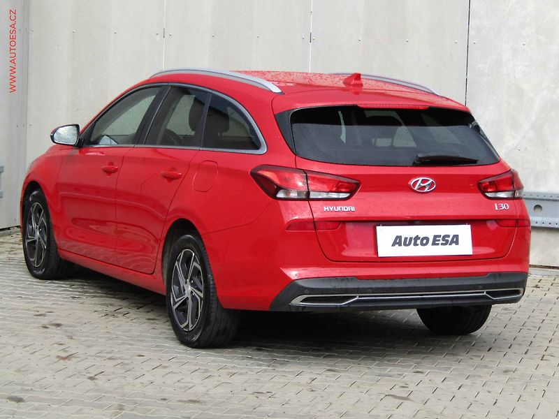 Hyundai i30 (2021) 1.0 T-GDi, 1.maj,ČR, AT - fotka 6 z 21