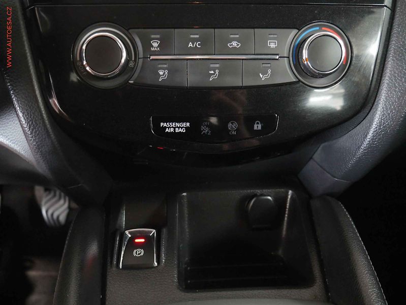 Nissan Qashqai (2016) 1.2 DIG - T, ČR, AC, temp - fotka 19 z 19
