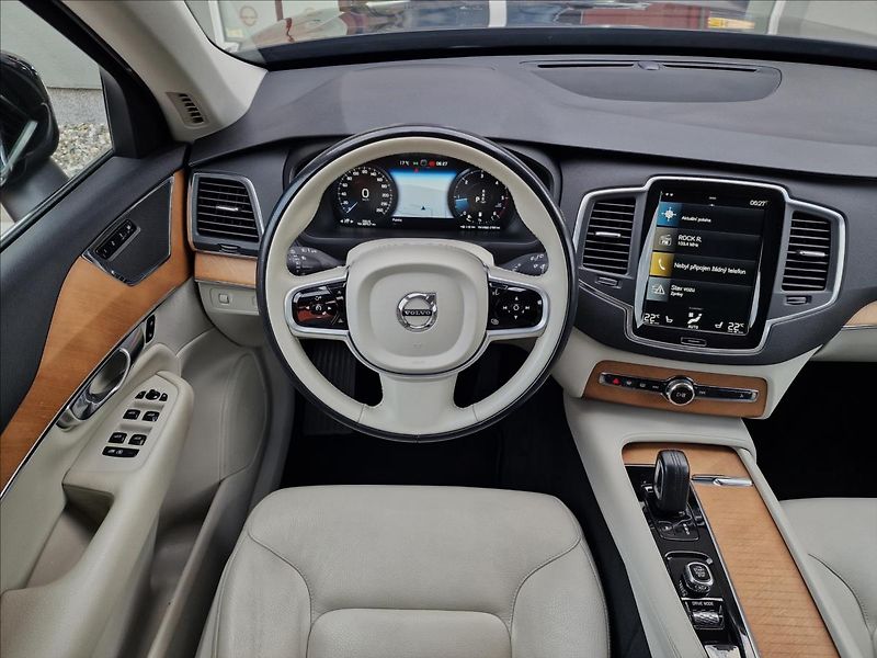 Volvo XC90 B5 AWD Momentum Pro Auto,1Maj - fotka 12 z 50