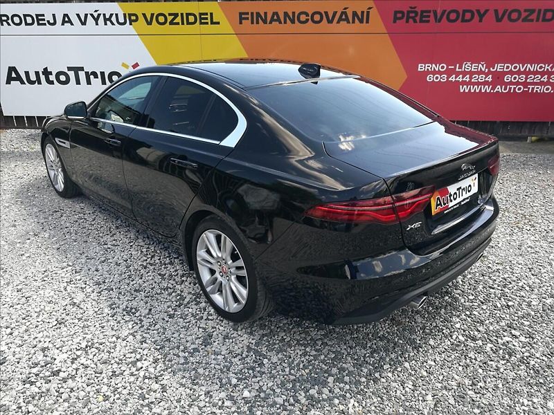 Jaguar XE 2,0 T 52000 km - fotka 4 z 23