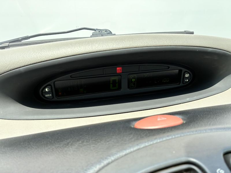 Citroën Xsara Picasso 1.6 i 100k - fotka 15 z 19